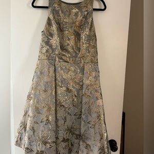 Beautiful gold and gray dress size 10 with pockets